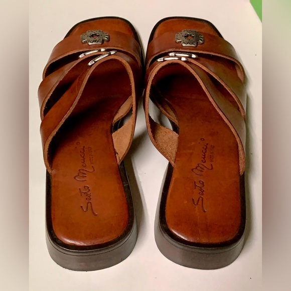 Women's 7 M SESTO MEUCCI Florence Italian Brown Leather Metal Hardware Sandals - Picture 7 of 16